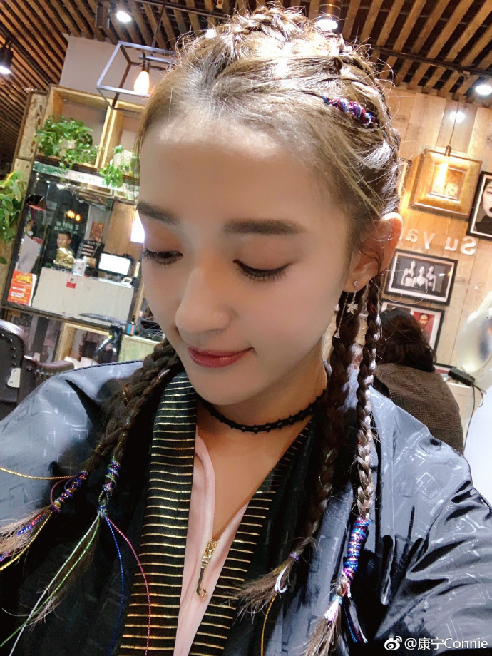 可爱女演员康宁迷人写真美照欣赏|真美|康宁|女演员_新浪新闻