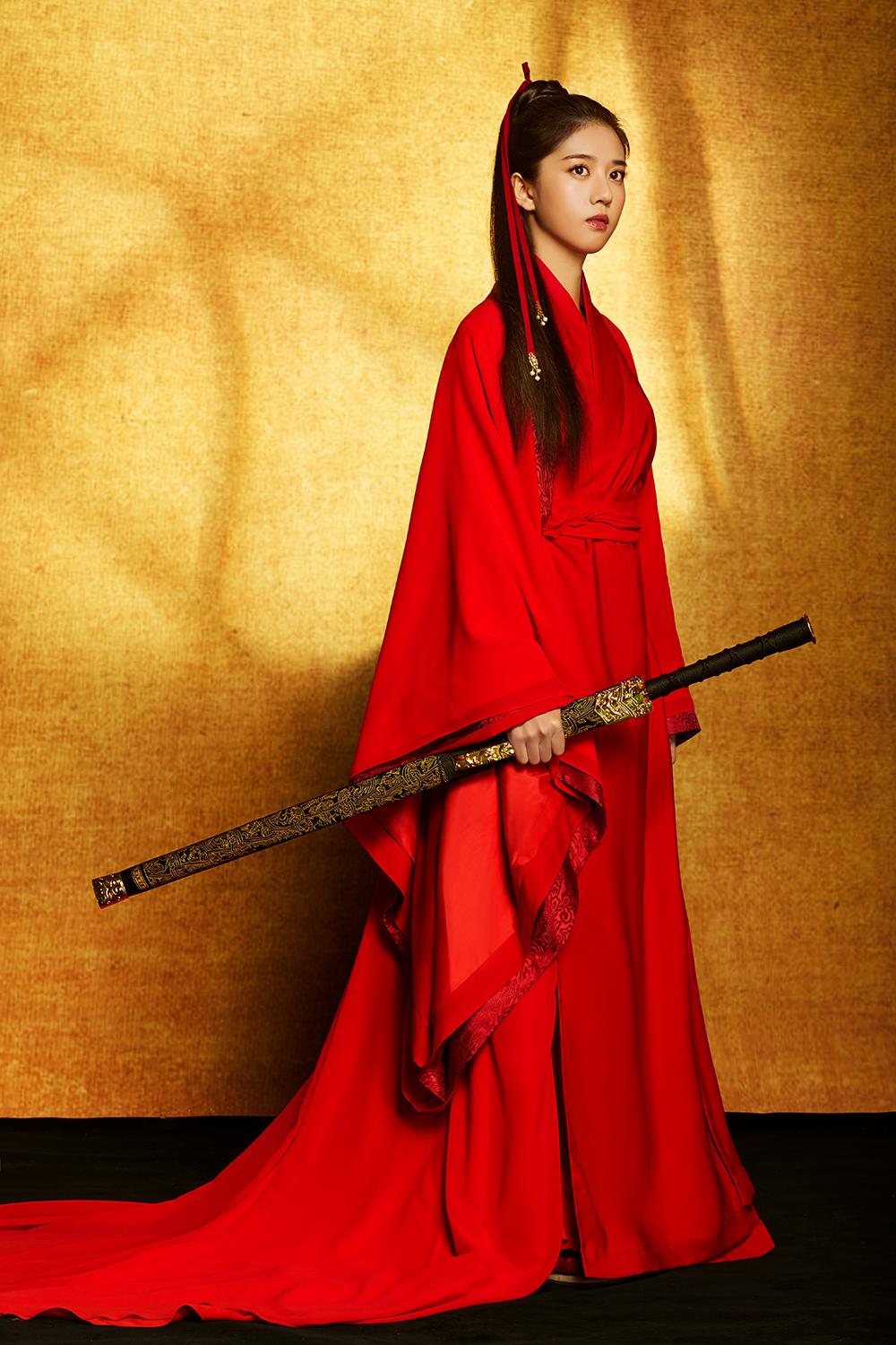 李凯馨古装写真 一袭红衣又美又飒