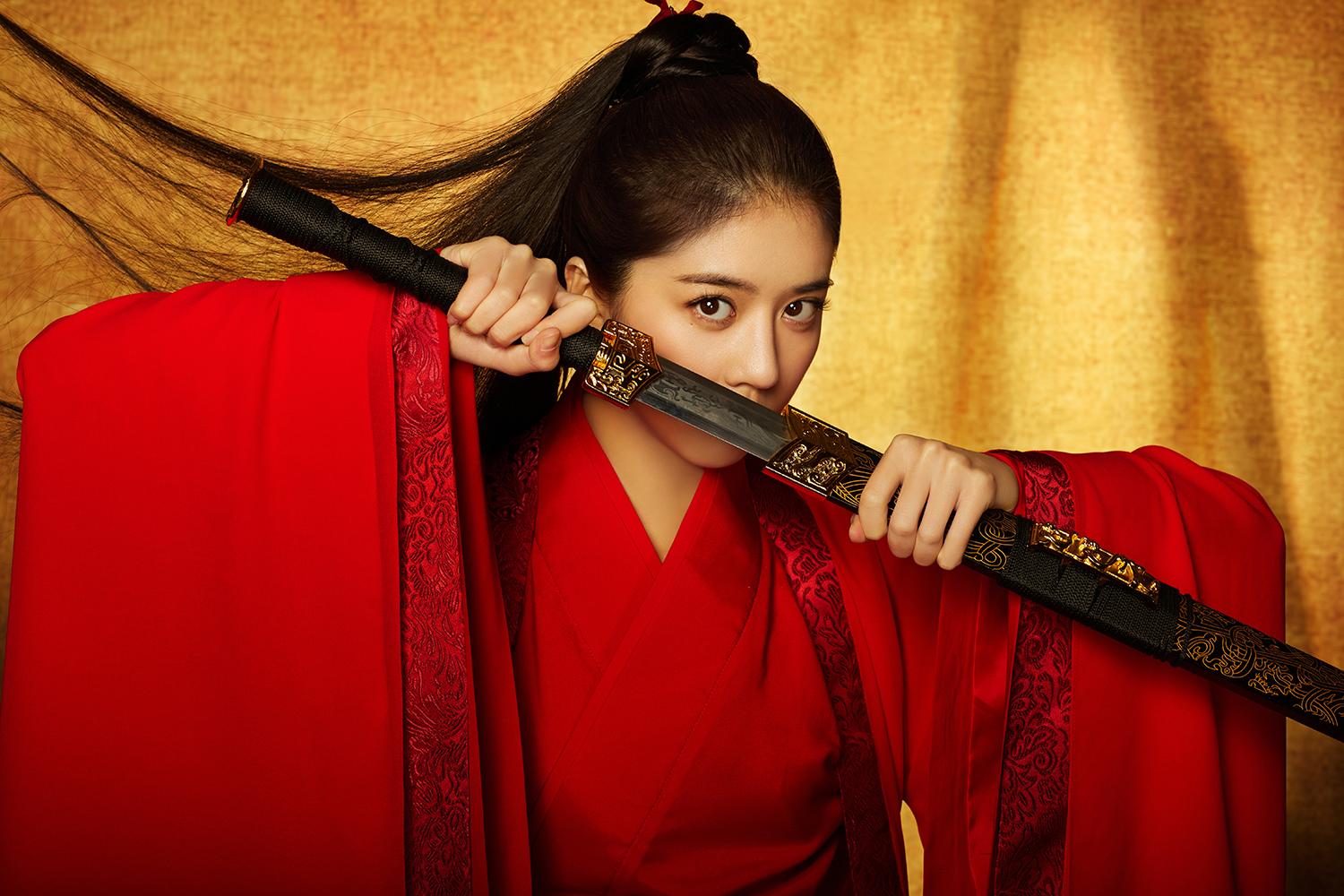 李凯馨古装写真 一袭红衣又美又飒