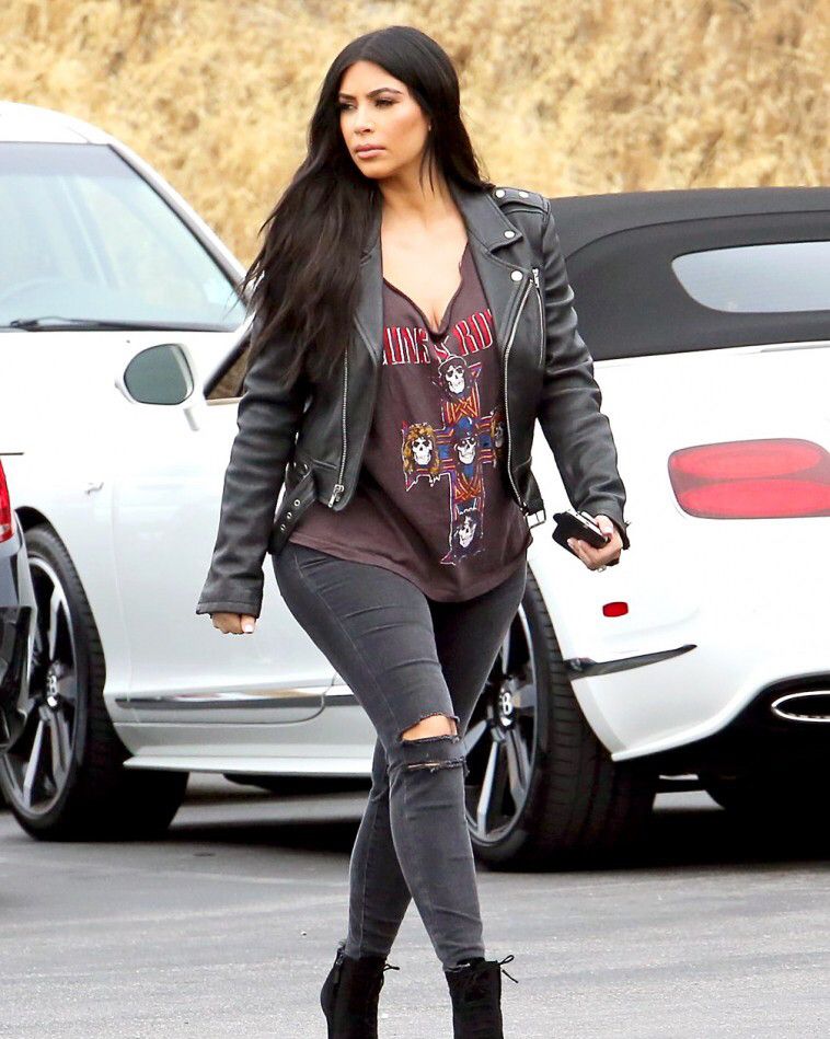 穿牛仔裤的卡戴珊别有一番韵味网友女神怎么穿都好看