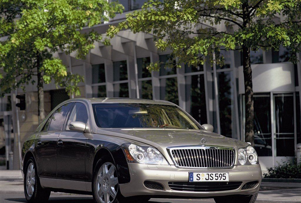 老款迈巴赫市场竞争力很强转向手感紧凑优秀的驾驶感