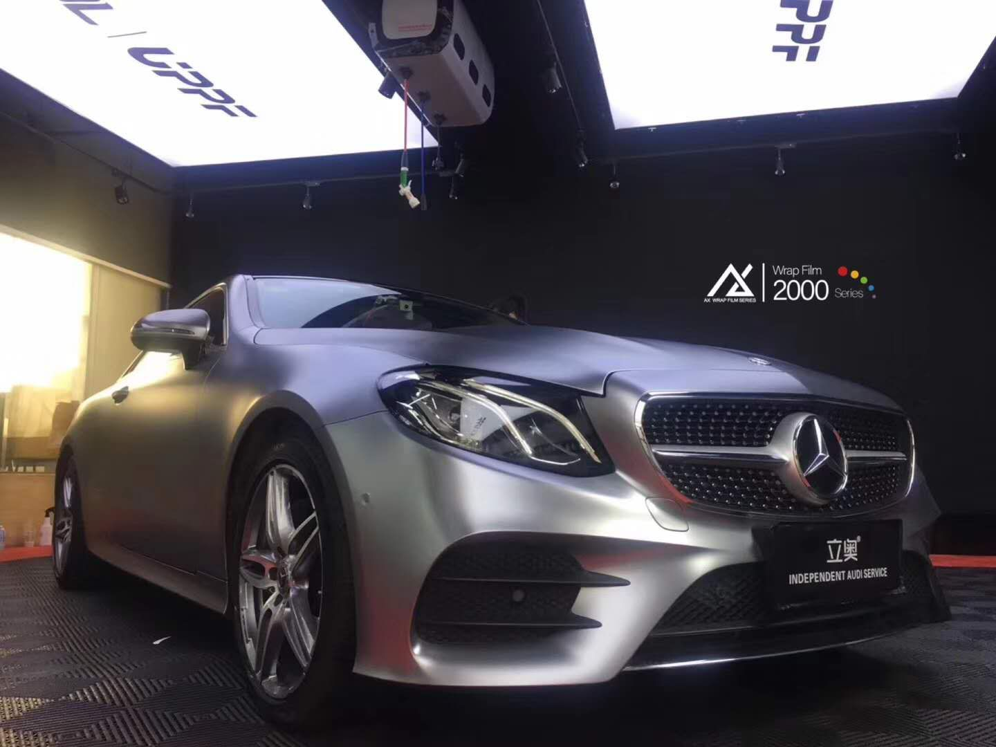 电光钛银灰镀在奔驰身上色彩分子浓郁超前的时尚感