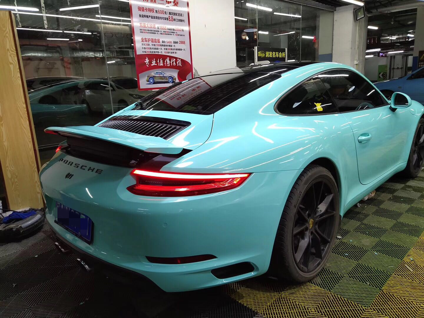 只为她那一丝微笑保时捷911改色亮蒂芙尼蓝