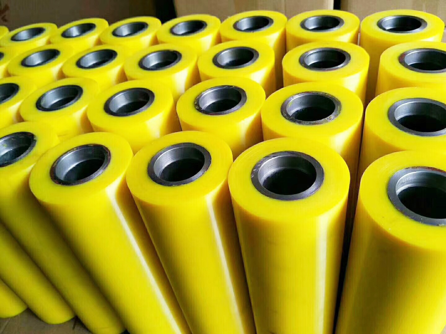 聚氨酯胶辊包胶,聚氨酯辊轮包胶,海得实聚氨酯,耐磨不脱胶