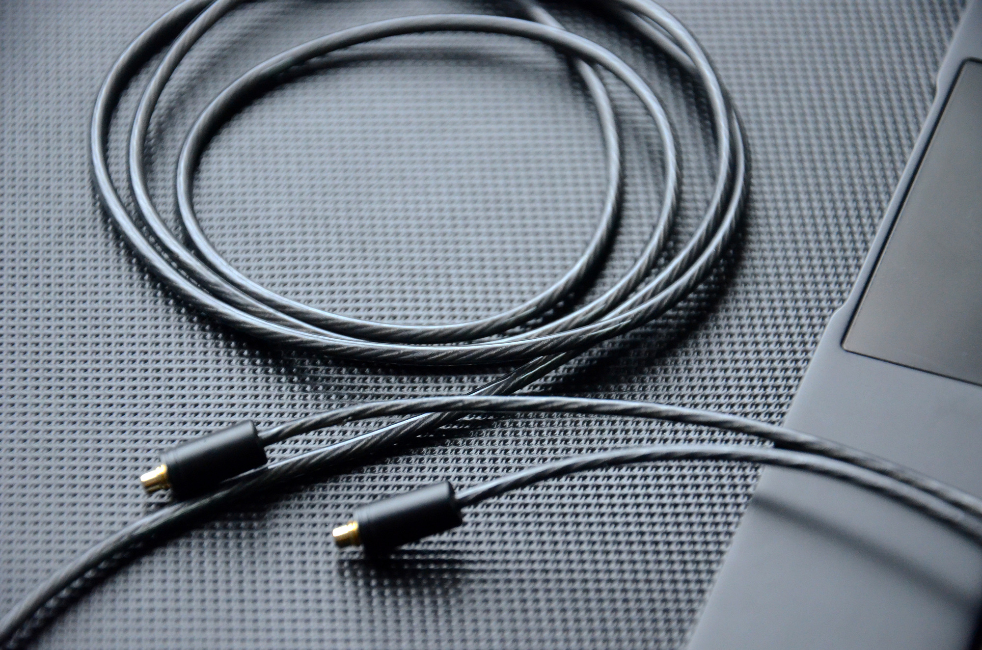 小米首款发烧级耳机评测圈铁四单元蓝牙有线双连接设计