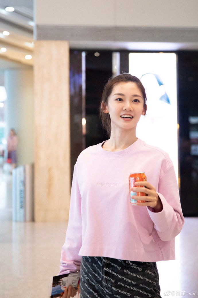 魅力女明星苗苗迷人自拍写真美照欣赏