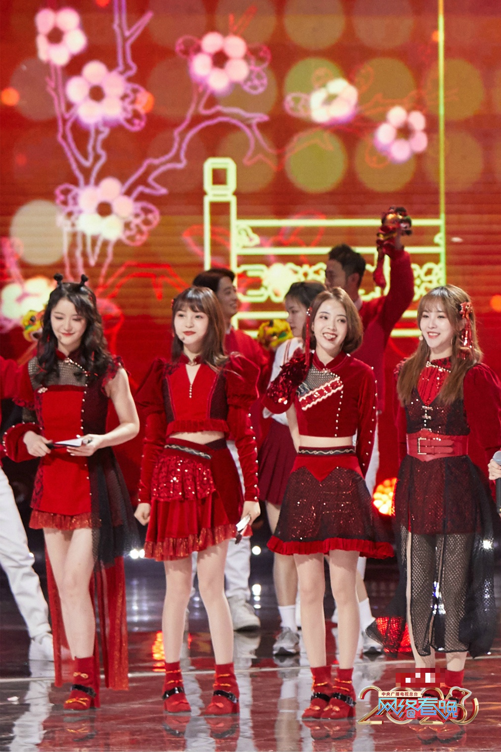 sing女团助阵央视《网络春晚》 亮相开场大秀庆小年