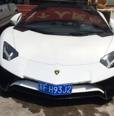 实拍南通兰博基尼大牛车牌太低调