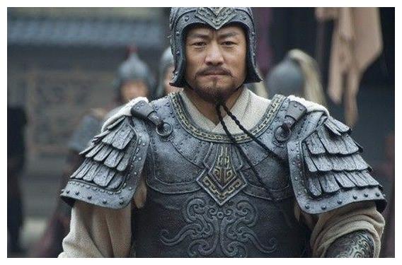 当天夜里,孙坚大军来袭,吕布到处散播关于胡轸的谣言,说他有反心,胡轸