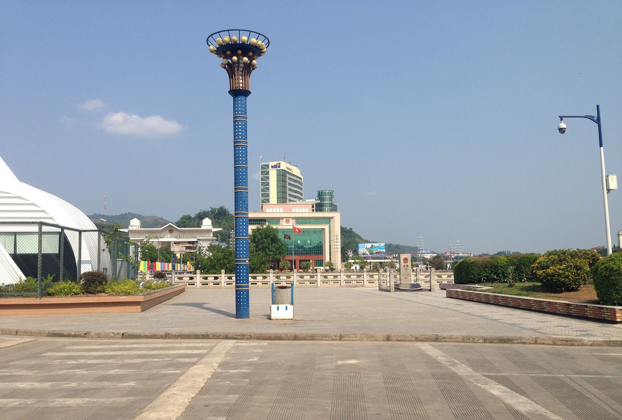 此县城是越南人的"天堂", 满大街越南美女却毫无名气,就在中国