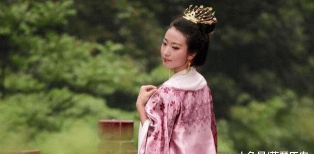 首先是西施,在历史上有很多夸赞西施的词语,比如"东施效颦","西子捧心