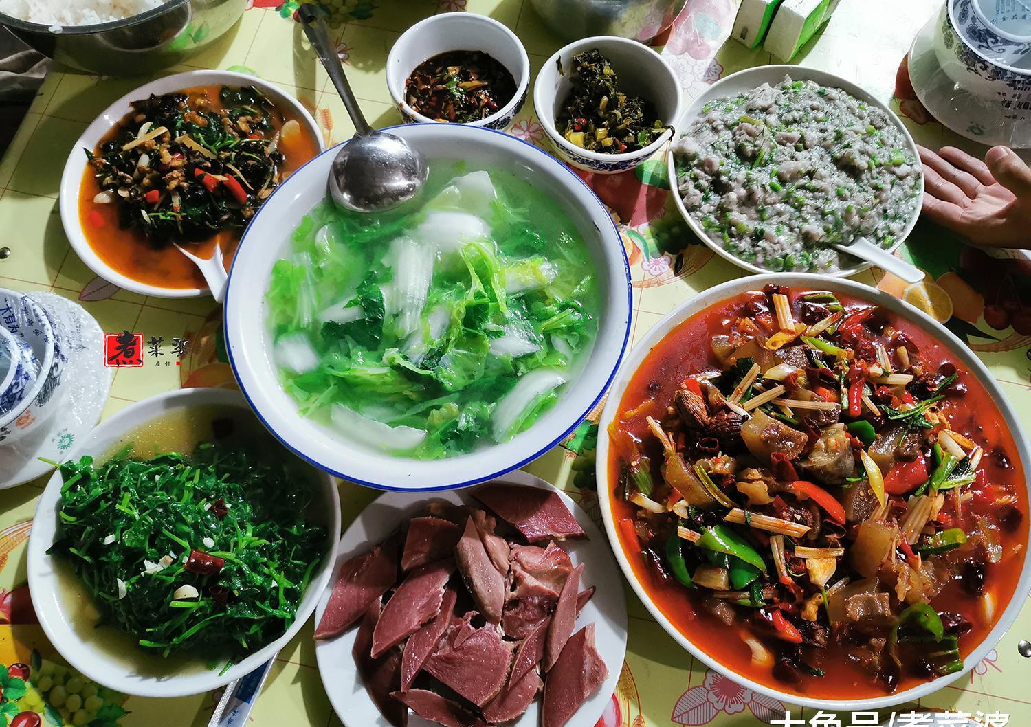 景谷朋友请吃饭5菜1汤吃得香拍照发完朋友圈网友太寒酸