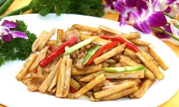 小炒藕怎么做才脆而不散,酒店里是怎么做的?原来是多了这步骤