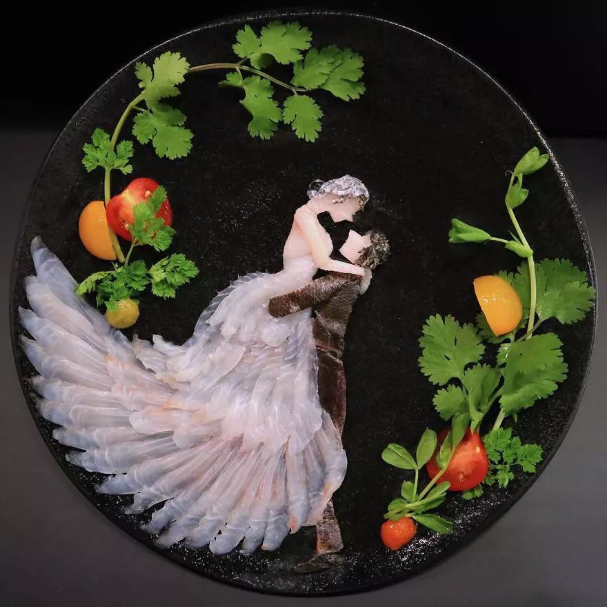 艺术家将生鱼片摆盘摆成了艺术品