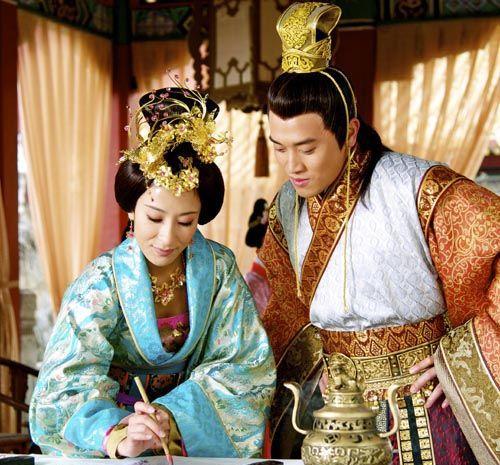 成化帝一生只爱奶妈万贞儿:皇子夭折,成化帝表明依旧爱她如初