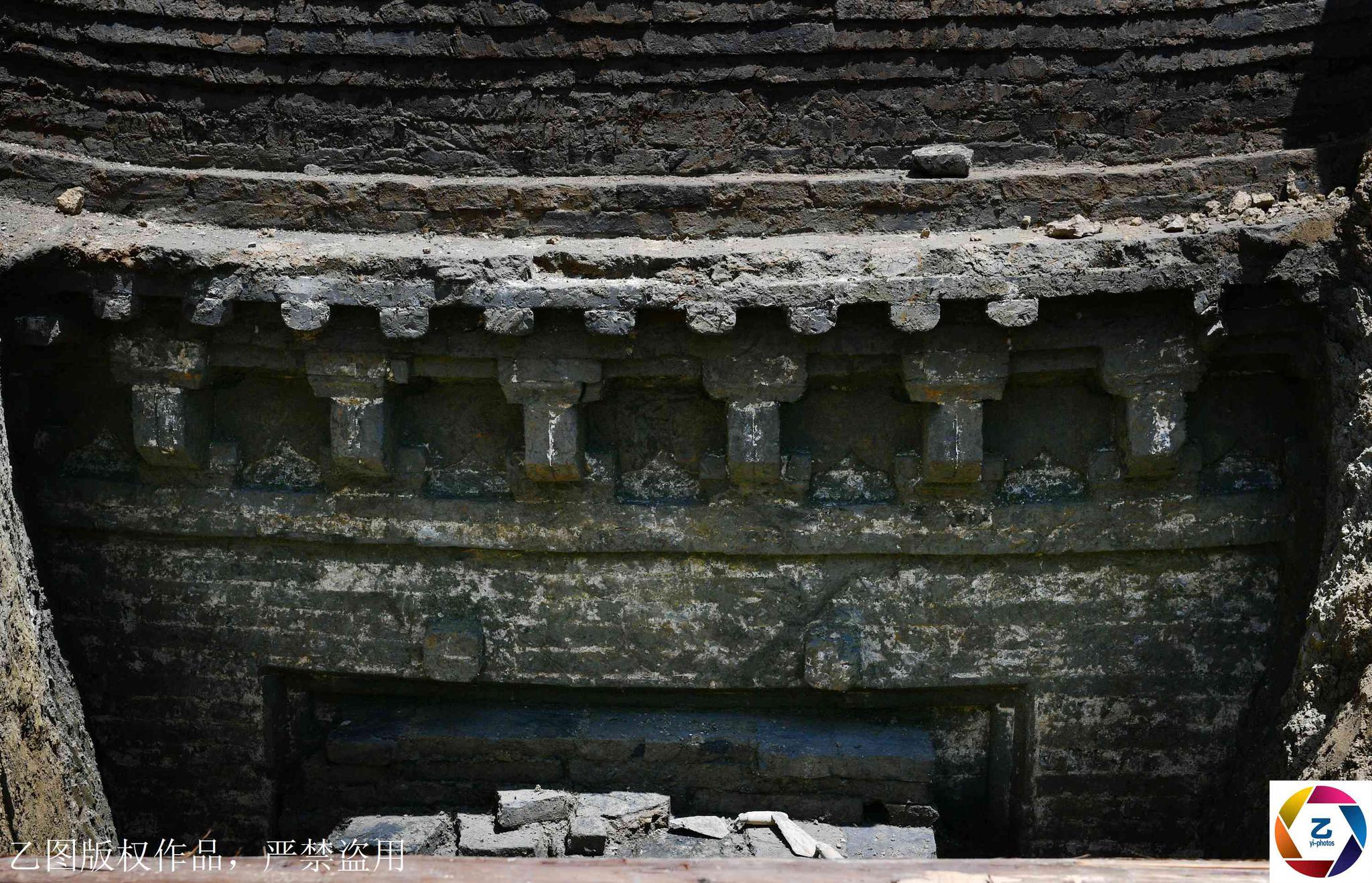 工地发现千年古墓群,八角形墓室内藏三具棺椁,墓主或为达官贵人