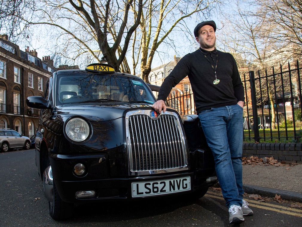 实拍世界上最舒适出租车,内部奢华英国各地乘客免费搭乘