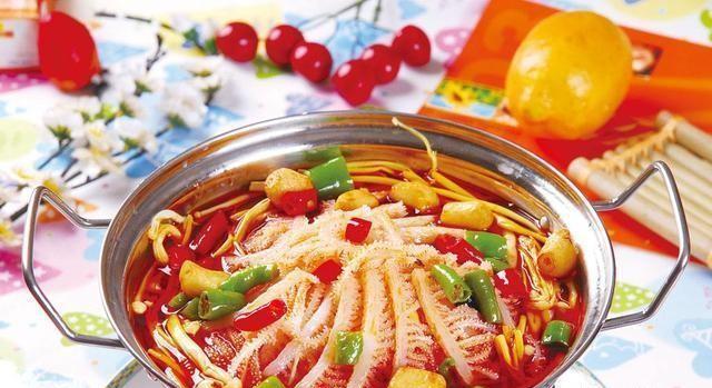 干锅毛肚:汤汁浓郁,香味扑鼻,吃了还想吃