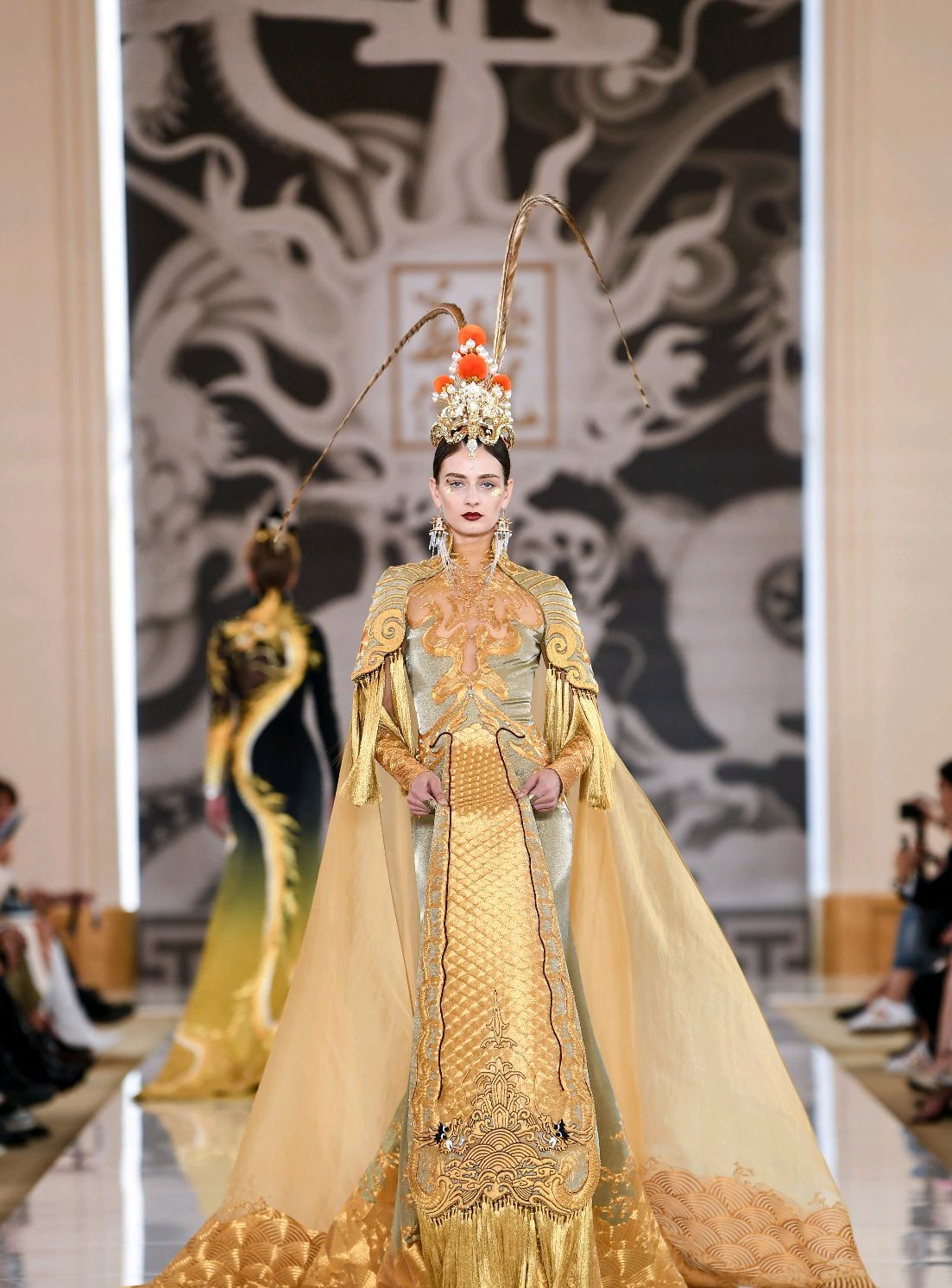 国牌在崛起:盖娅传说2020春夏巴黎时装周,霸气又国风!