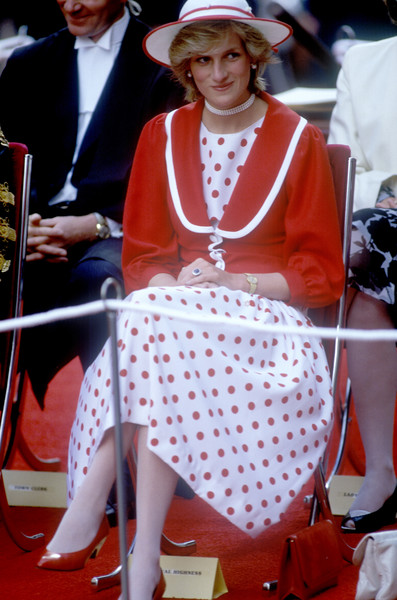 戴安娜王妃的经典穿搭造型