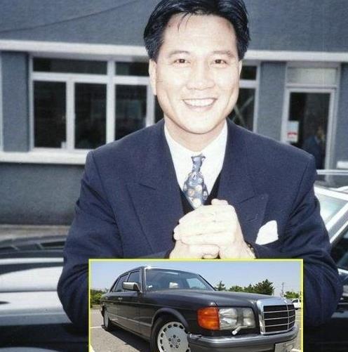 结婚之后的万梓良慢慢淡出影视圈,开始做起了服装生意,据说在他生意最