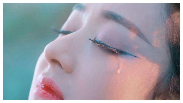 女明星演哭戏,有人梨花带雨有人嚎啕大哭,谁能感动你?
