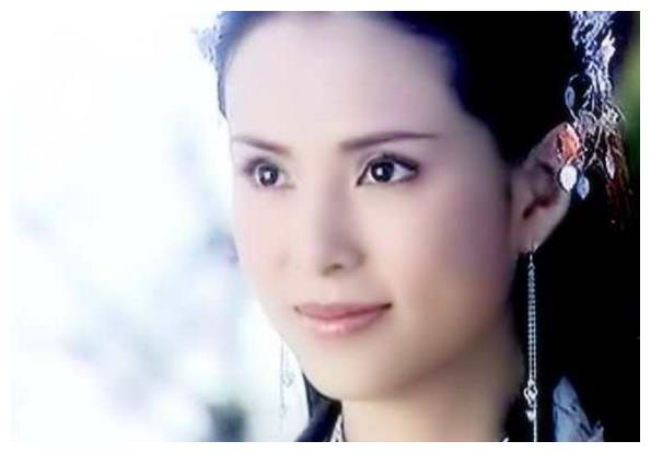 这两个人分别是《倚天屠龙记》中的周芷若和《侠客行》中的梅芳姑.