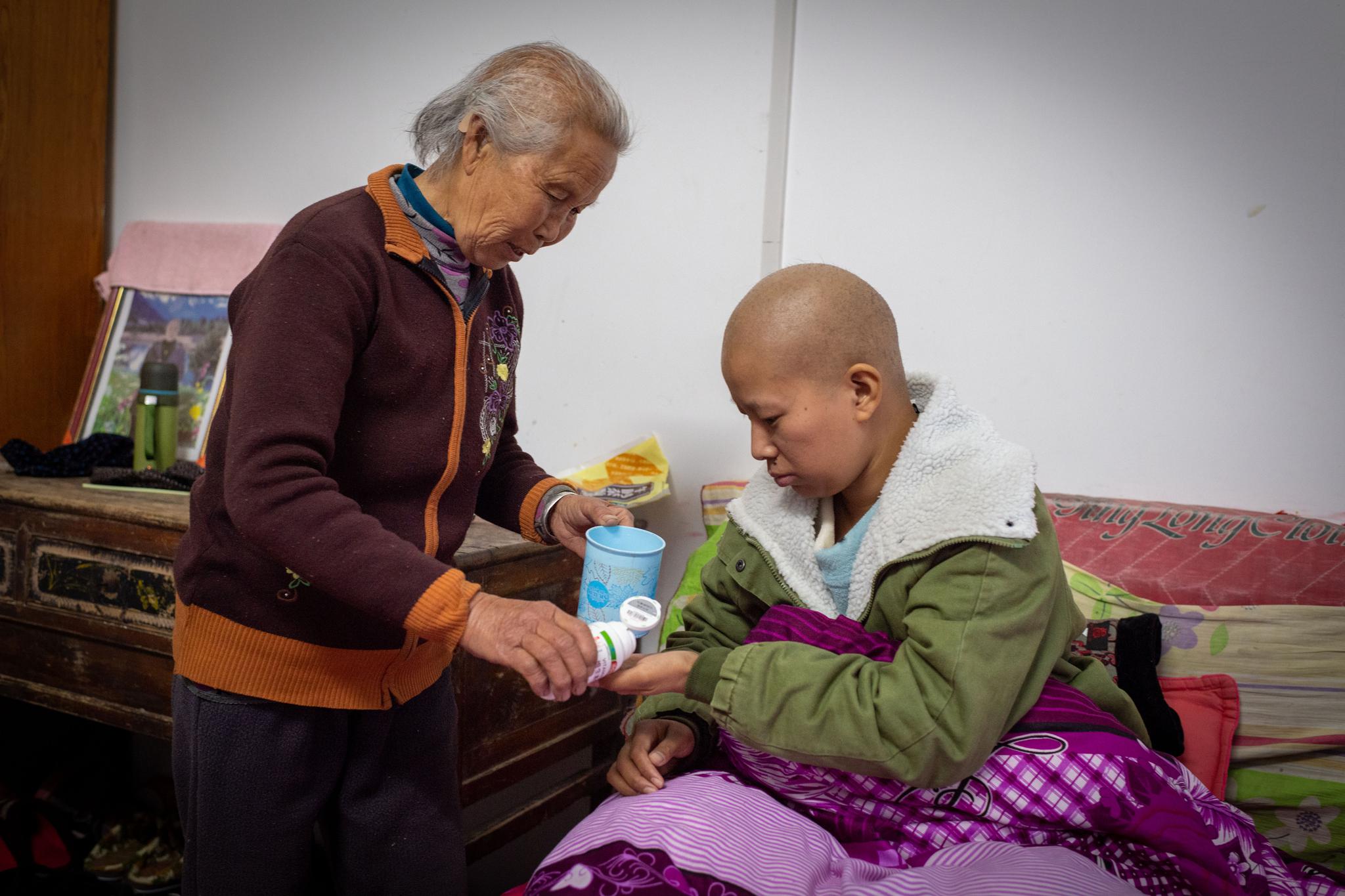 白血病的治疗艰难而漫长,钱是所有白血病人治疗中最大的难题.