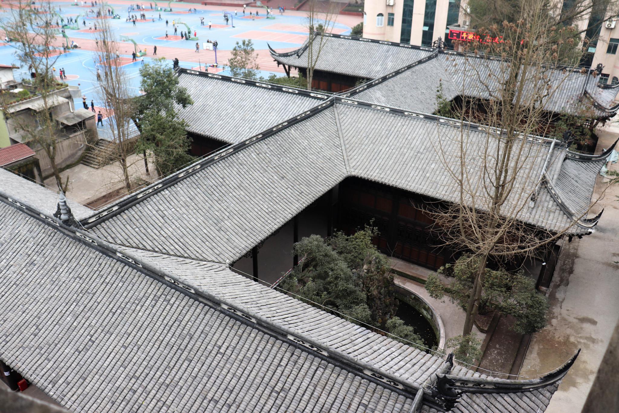 快来看岳池中学王字楼新面貌