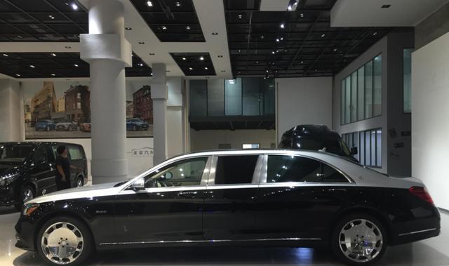 迈巴赫s800普尔曼实拍,顶级富豪专属座驾,缺点就是没卫生间