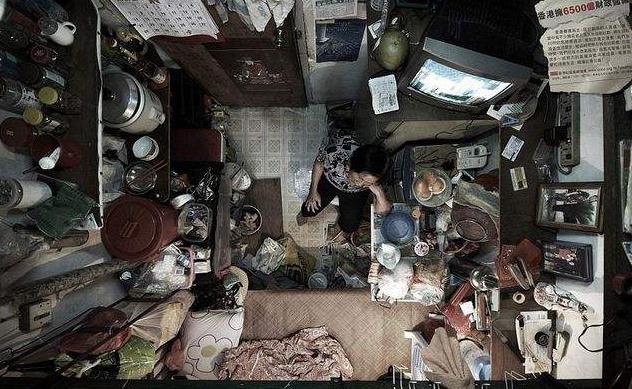 最真实的香港"贫民窟":三人蜗居十平米房子,为什么不来大陆?