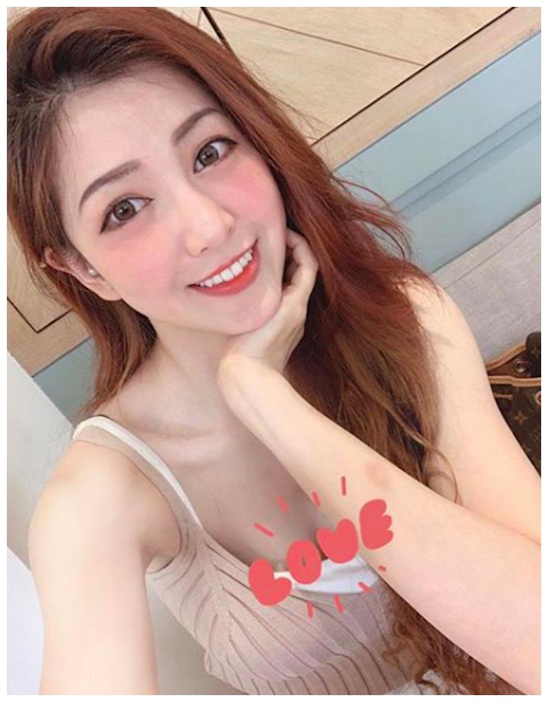 五官精致就像混血儿!台湾正妹空姐气质堪比仙女下凡