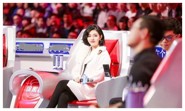 大s女儿"公主坐"迅速走红网络,教养是最高级的炫富