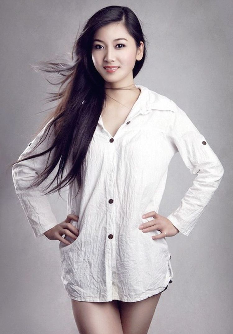 镜头下的清新现代时尚长发美女|人像|长发|姑娘_新浪新闻