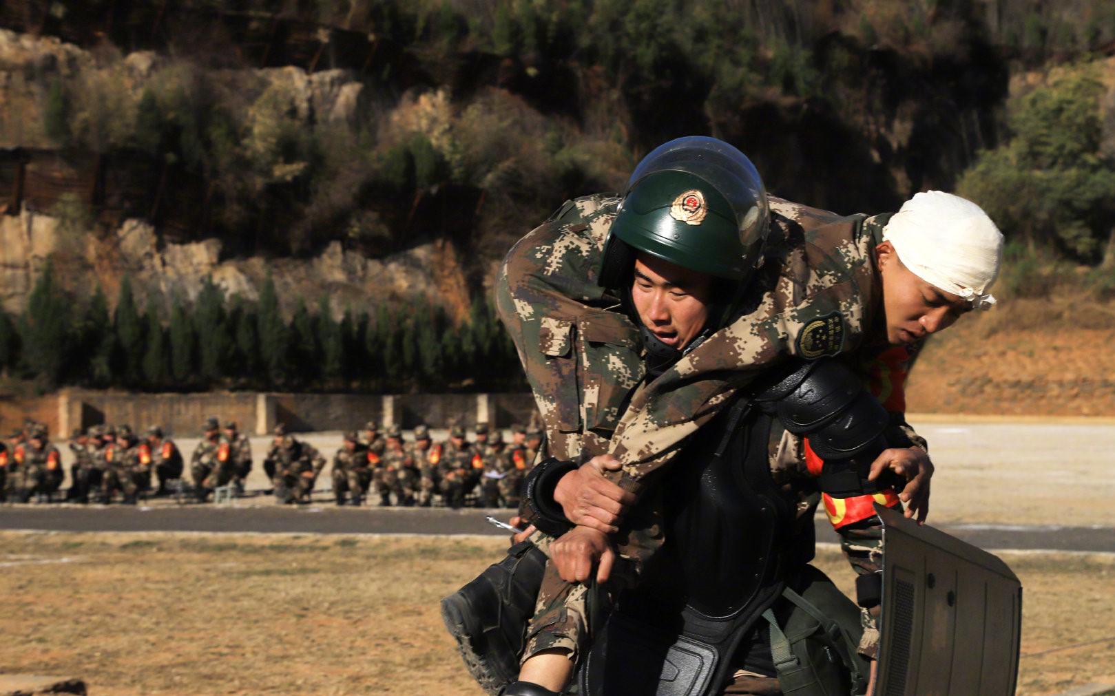 2018年度军事大比武拉开帷幕,300多名特战队员展开激烈角逐!