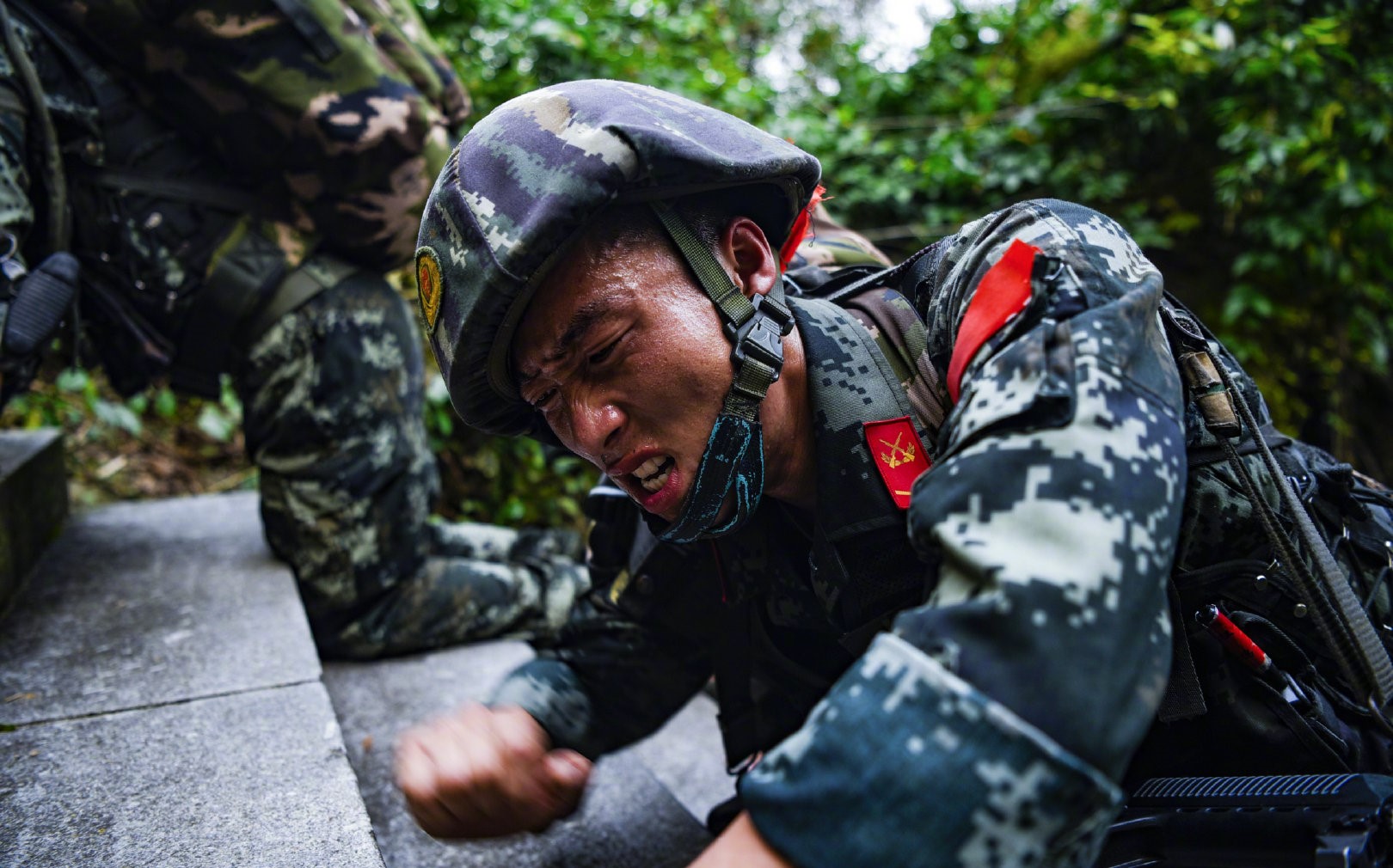 魔鬼周极限训练中的特战队员军人的血性就是这样练出来的