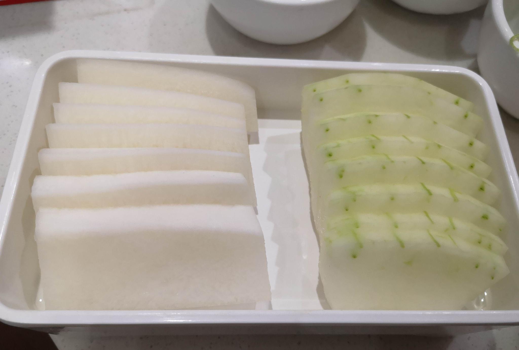 萝卜和冬瓜的拼盘,煮出来味道比较鲜,挺不错.