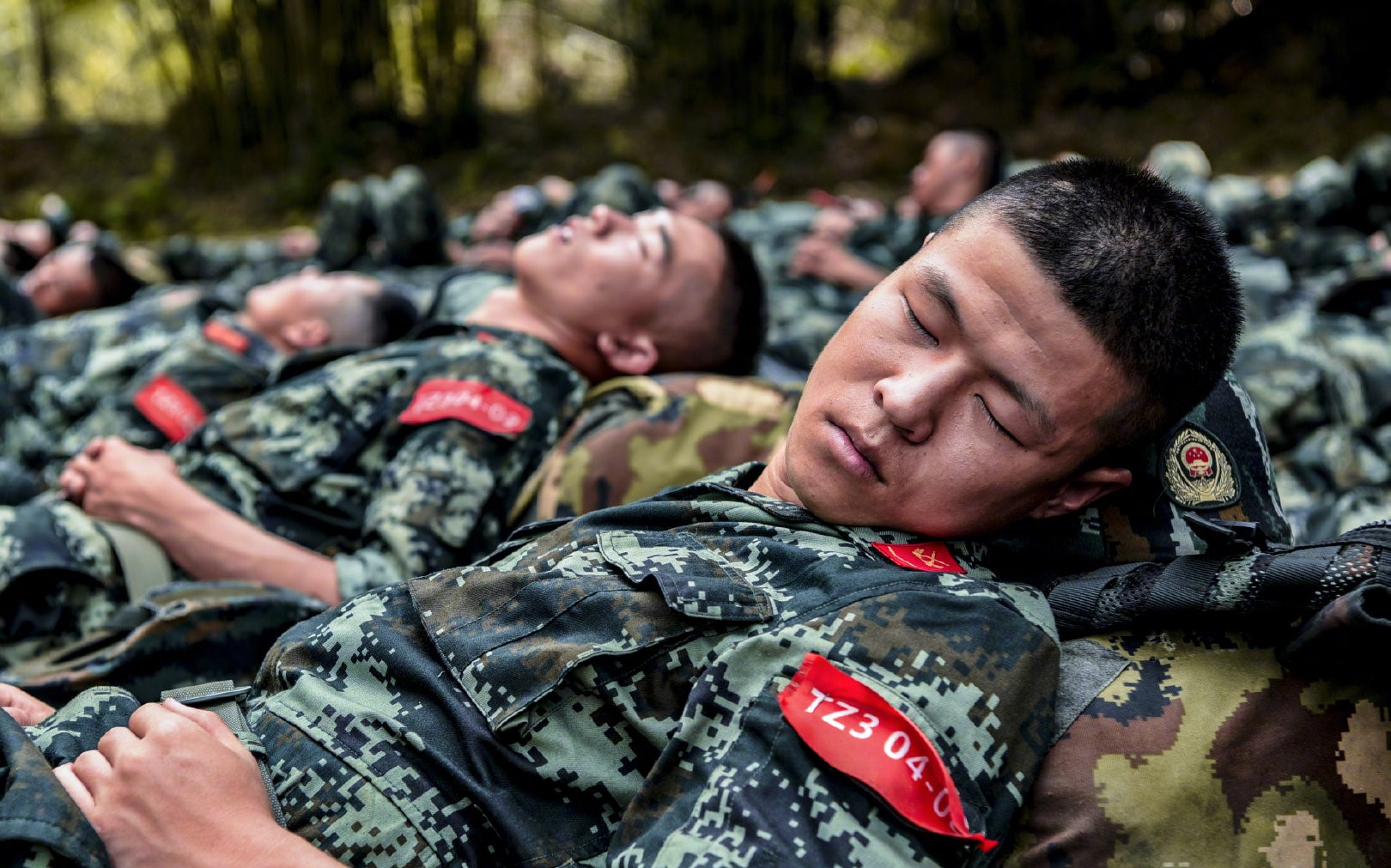 魔鬼周极限训练中的特战队员军人的血性就是这样练出来的