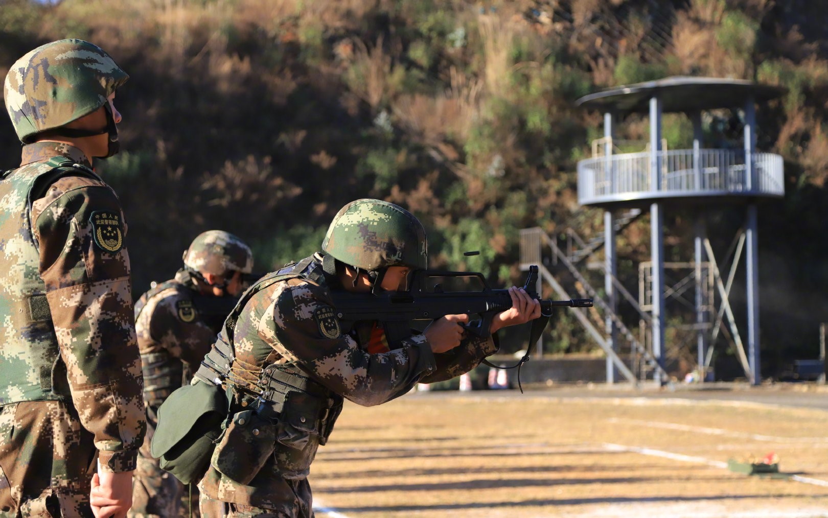 2018年度军事大比武拉开帷幕,300多名特战队员展开激烈角逐!