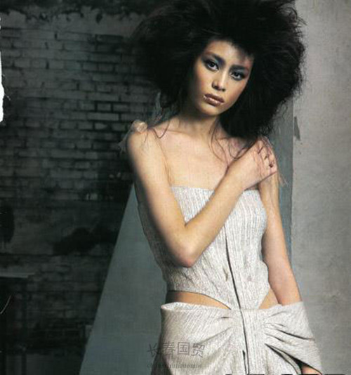 汪峰前妻葛荟婕青涩旧照曝光造型奇特性感妩媚