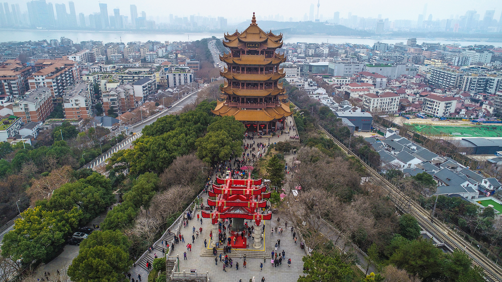 王正坤伞兵视角多维度航拍给大家展现了一个不一样的黄鹤楼
