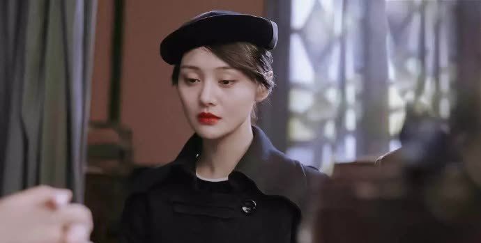 郑爽妹子新剧照《绝密者》穿着军装还那么萌