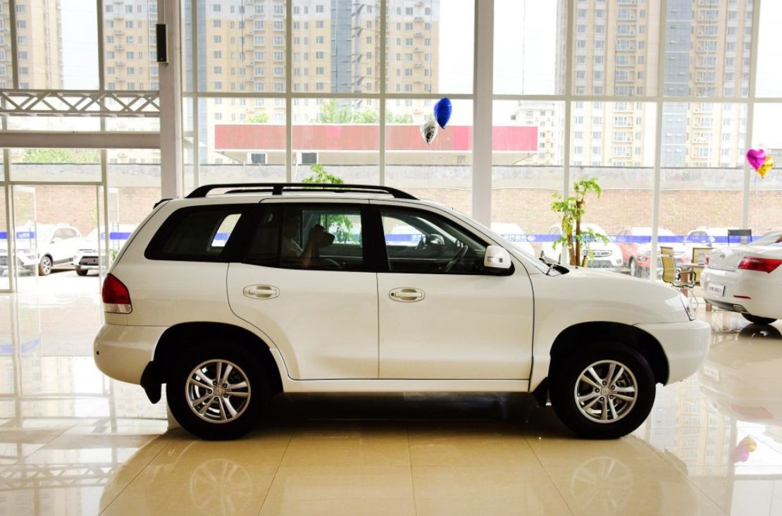 外观时尚大气的圣达菲经典,容易上手,内饰优雅简约