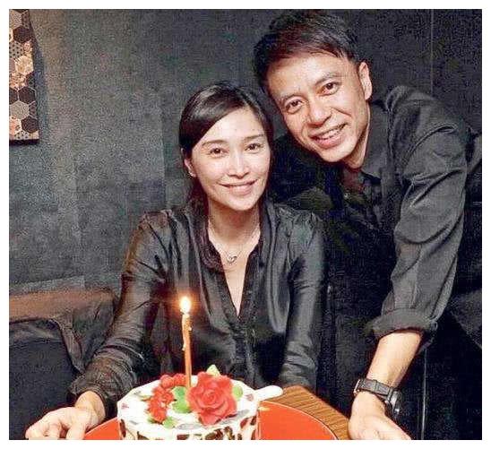 貌美如花19岁夺港姐冠军,歌王独宠27年,今46岁人生赢家!