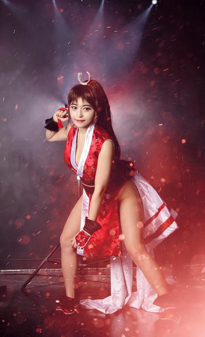 拳皇cosplay来一波网友扇子赶紧拿开挡住我看不知火舞啦