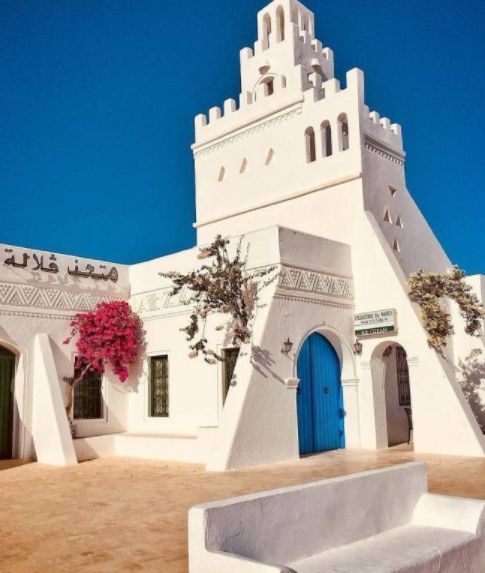 位于突尼斯城以北20公里的蓝白小镇,独具地中海气息的美丽小镇!