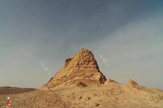 这个景点留下的风化已久土墩子为何依然有那么多游客参观