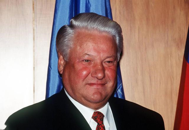 你知道1999年俄罗斯首任总统叶利钦为何突然下台吗?__财经头条