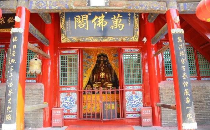 台怀正中心,五爷庙又叫五龙王殿,   也叫万佛阁,是杨家五郎出