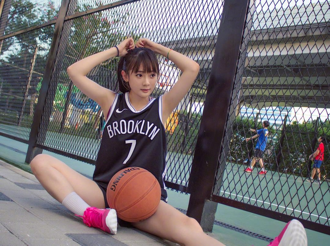 篮球女神!她如果上场打球,场边围满男球迷一点也不奇怪!